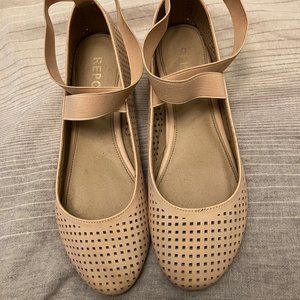 Report Malika Perforated Ballet Flat, size 8.5, pink